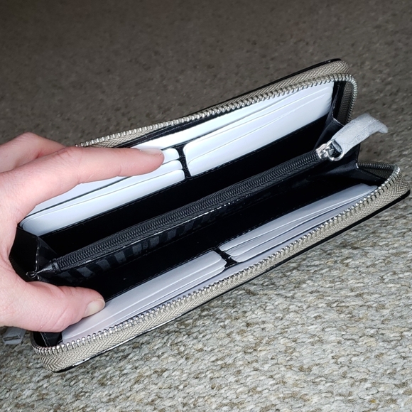 VICTORIA'S SECRET WALLET- VELVET MUSK - Picture 7 of 7